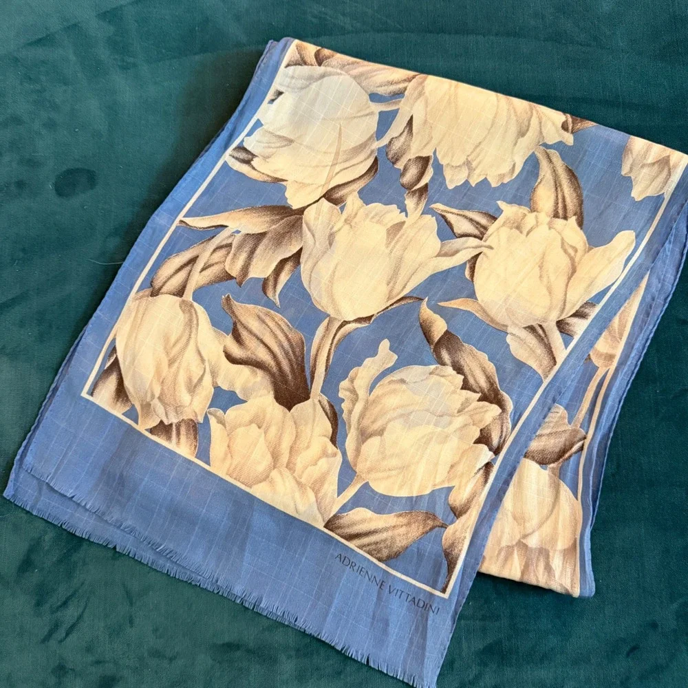 Adrienne Vittadini floral‎ scarf botanical print 26in square blue ivory